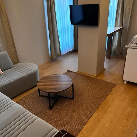 Ξενοδοχείο Red Castle & Pub 3*